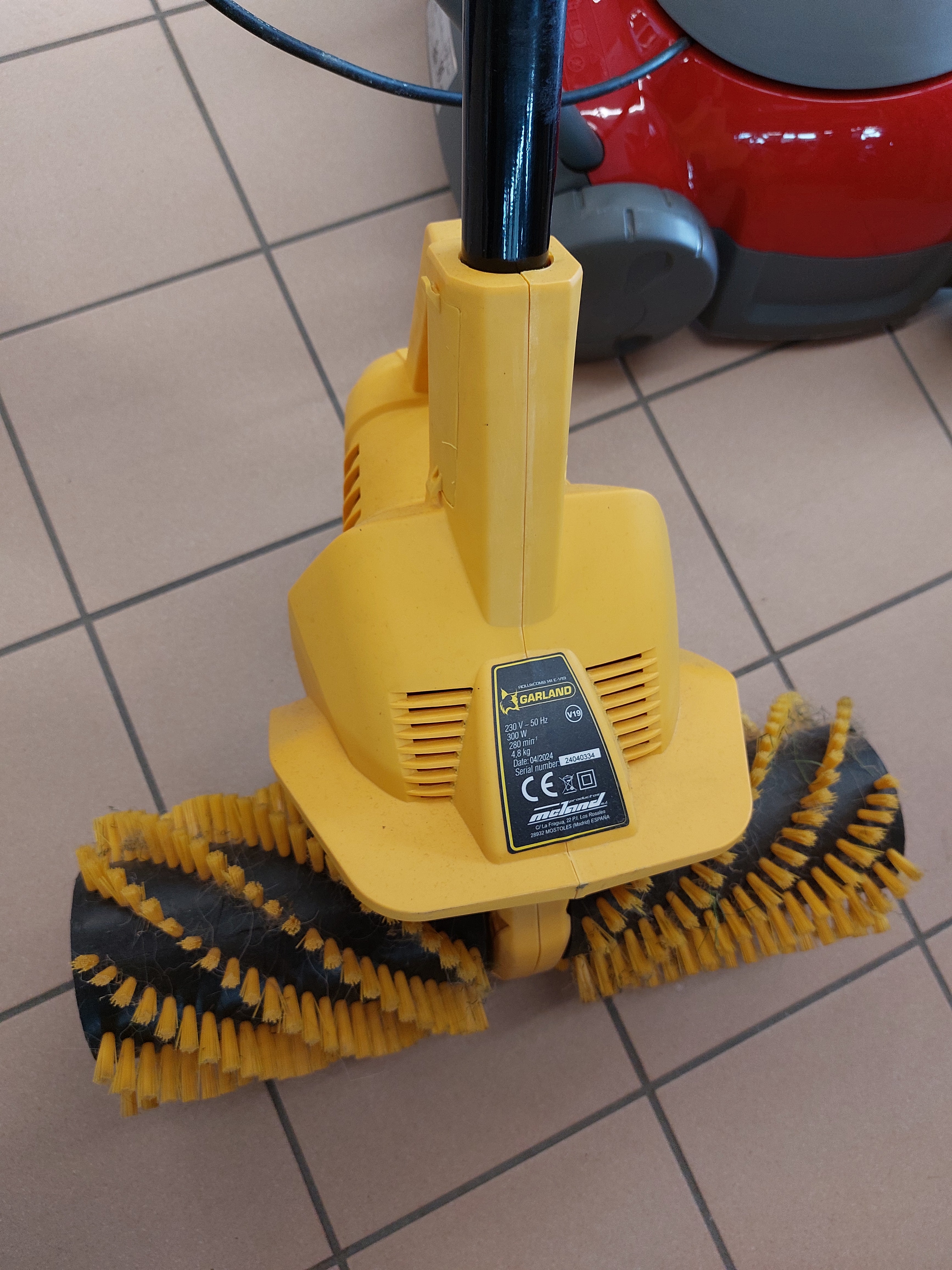Spazzatrice Elettrica Per Prato Sintetico Garland "roll&comb 141e-v19" Ampiezza Lavoro 40