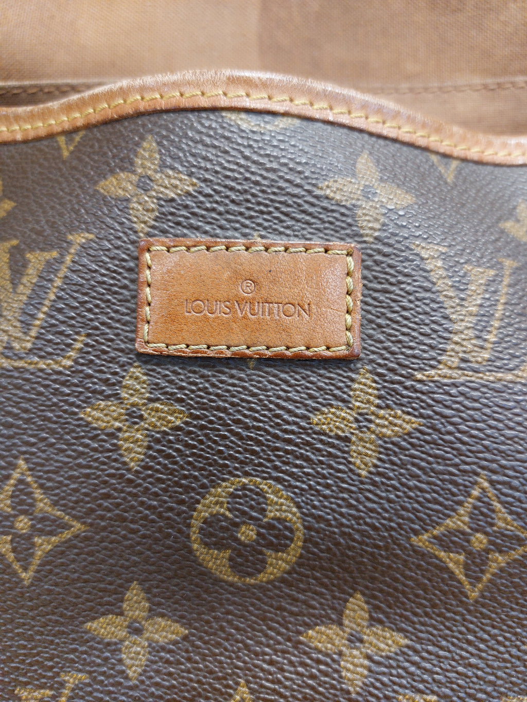 Louis Vuitton Vintage 1990 Saumur 35 Cross Body